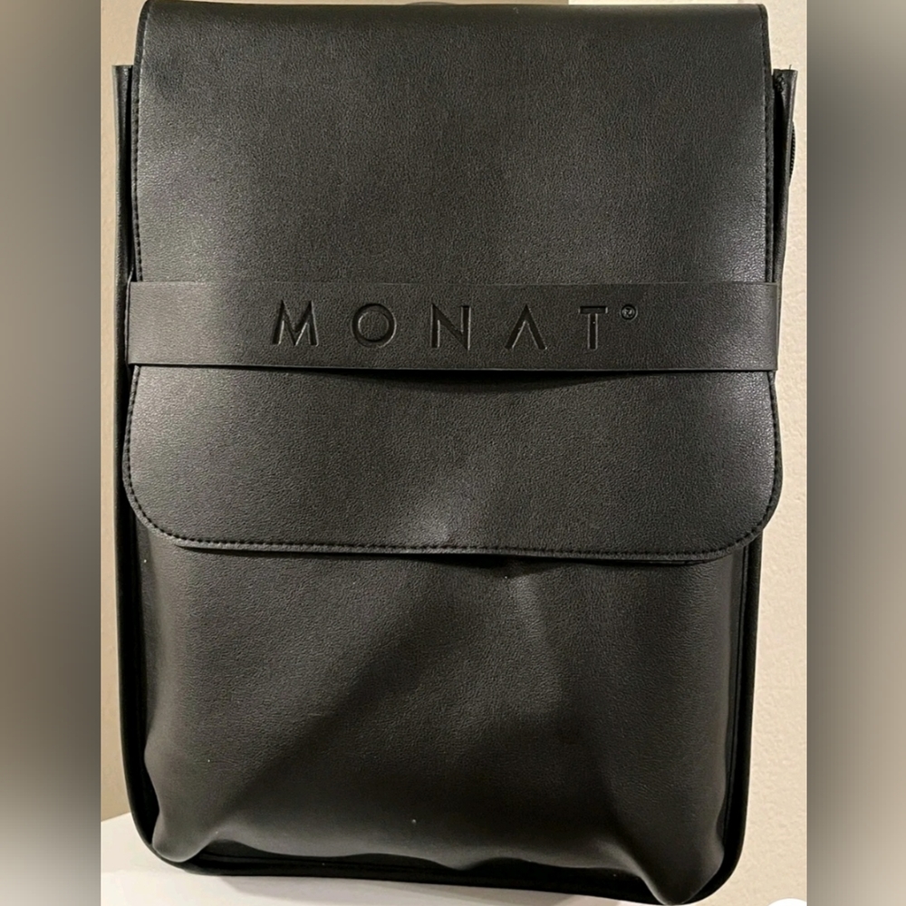 100% Authentic  black ⚫️ Monat backpack 🎒